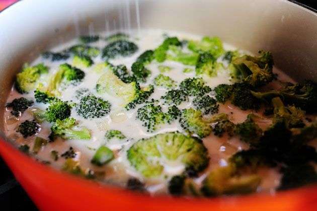 brokolicovo-sýrová-polévka-8